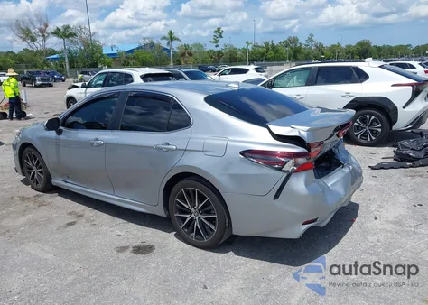 2022 Toyota Camry Se z USA, uszkodzony, nr VIN 4T1G11AK2NU624833